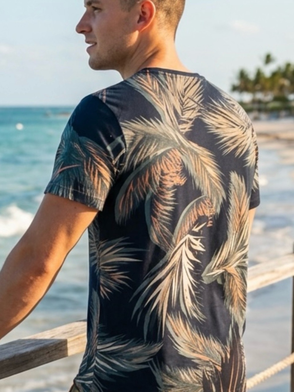 Ted Baker London Black Tropical Leaf Men's Cotton Short Sleeve Tee Shirt Small